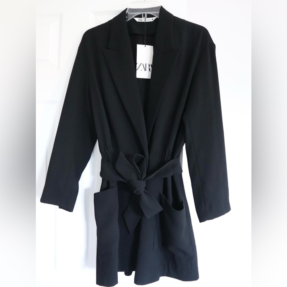 Fall jacket! The sleeves are thin and flowy, making it comfortable to wear^^